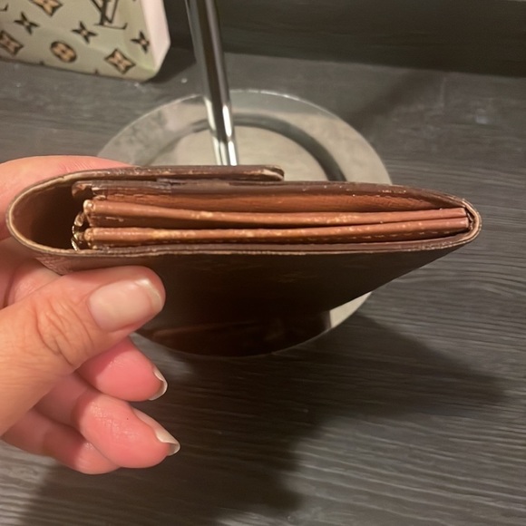 Authentic LV Wallet in Monogram - Picture 3 of 11